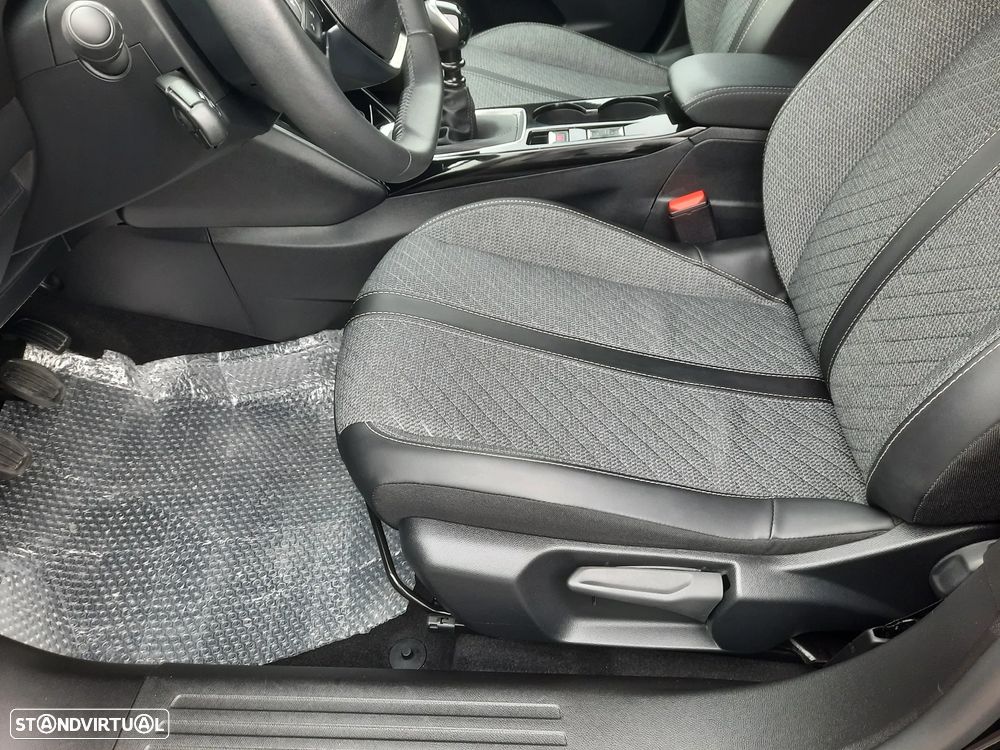 Peugeot 2008 1.2 PureTech Allure Pack - 18