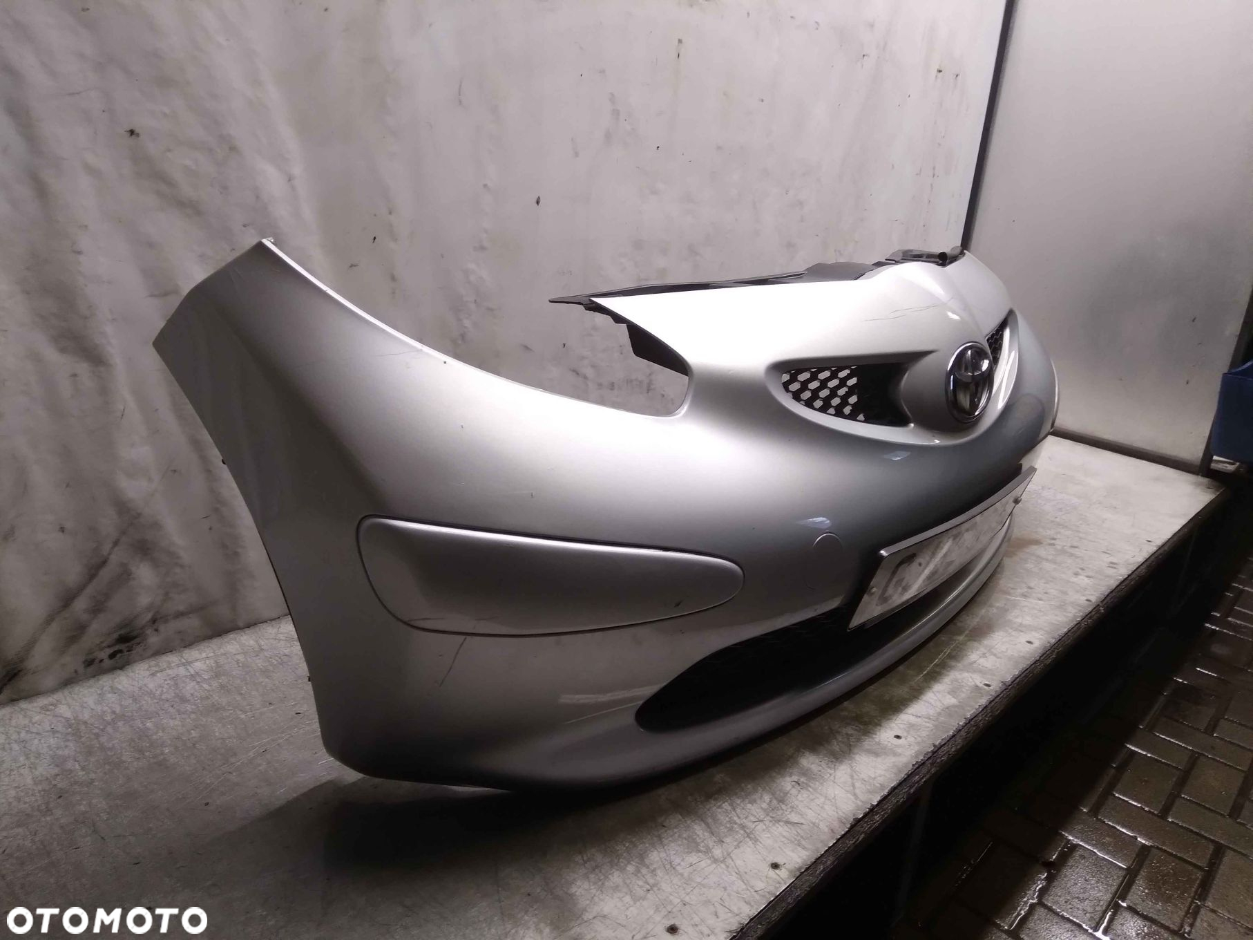 ZDERZAK PRZÓD PRZEDNI | TOYOTA AYGO SREBRNY 199 - 2