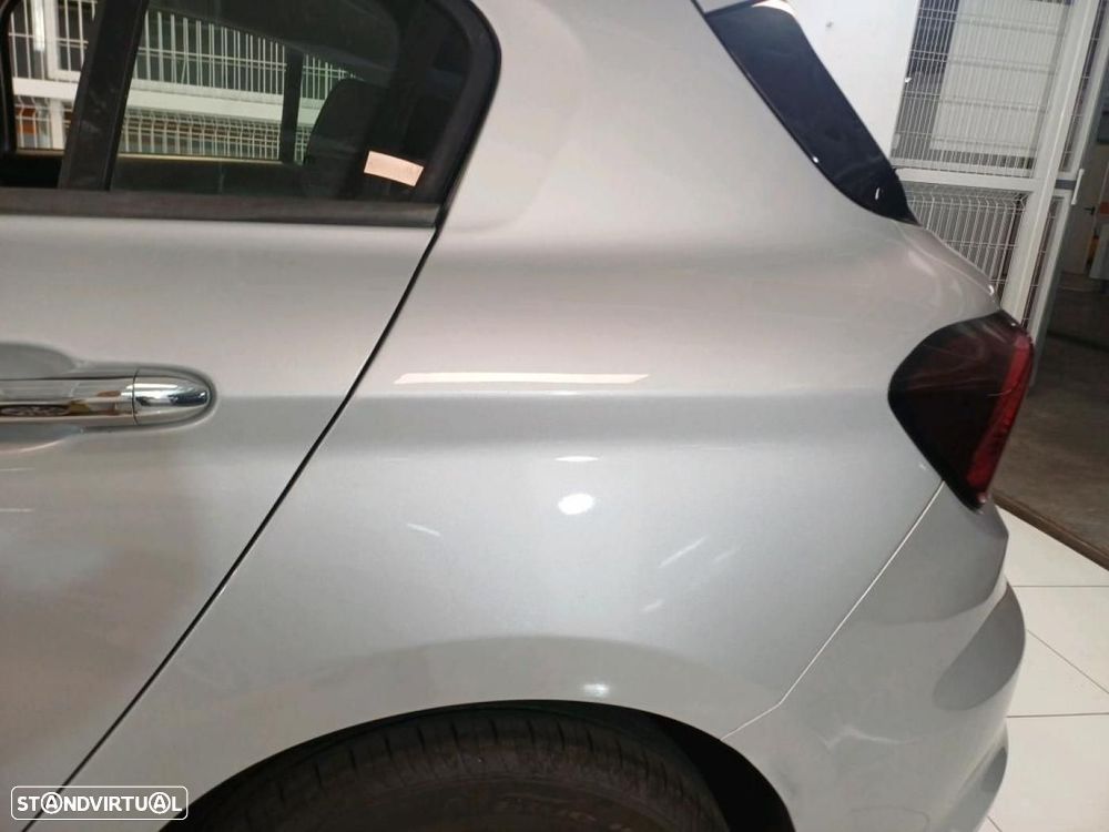 Fiat Tipo Station Wagon 1.3 M-Jet Lounge - 29