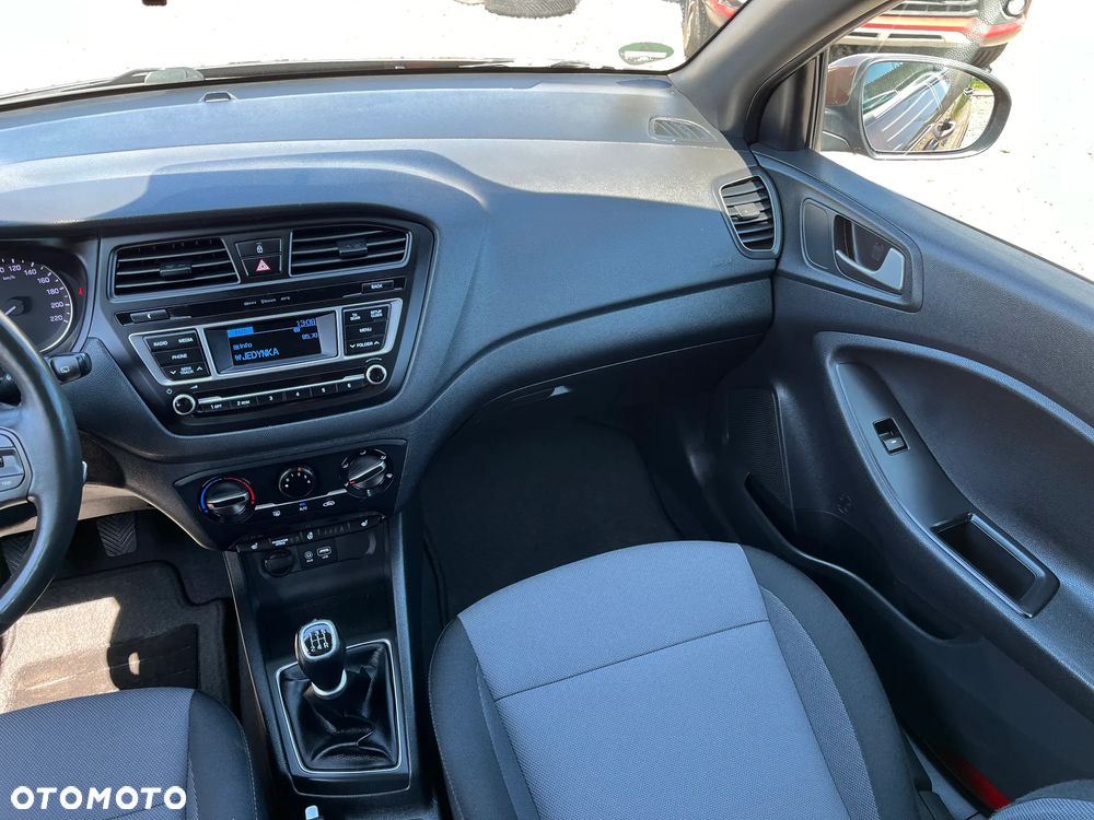 Hyundai i20 - 24