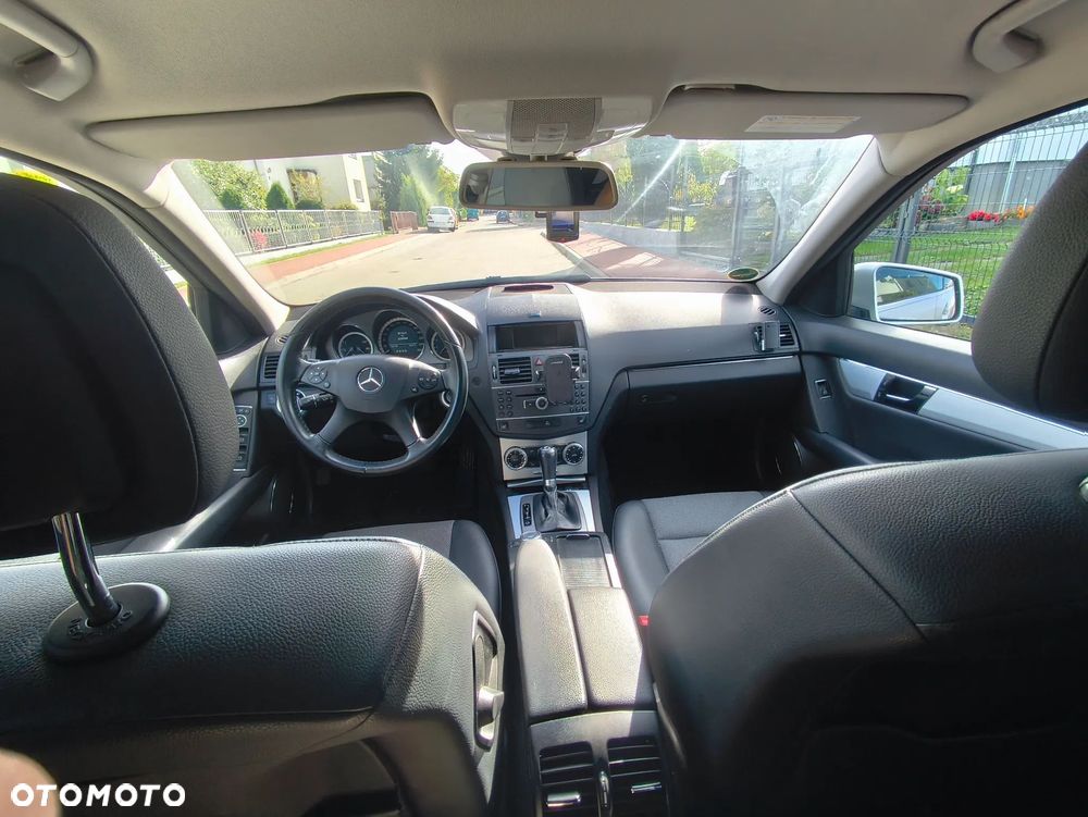 Mercedes-Benz Klasa C 200 CGI Automatik BlueEFFICIENCY Avantgarde - 22