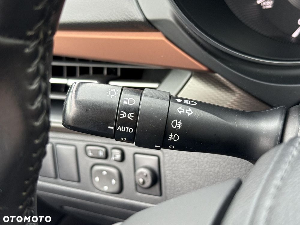 Toyota Avensis 1.8 Premium MS - 24