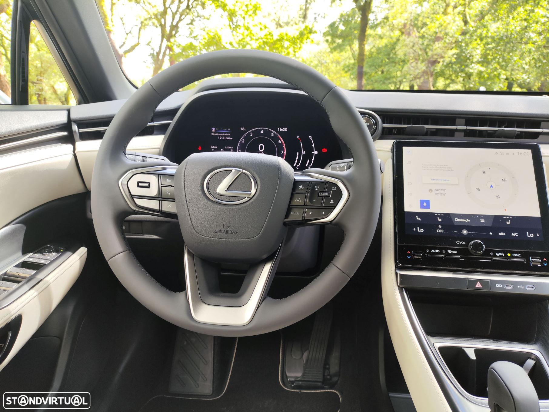 Lexus LBX Elegant - 10
