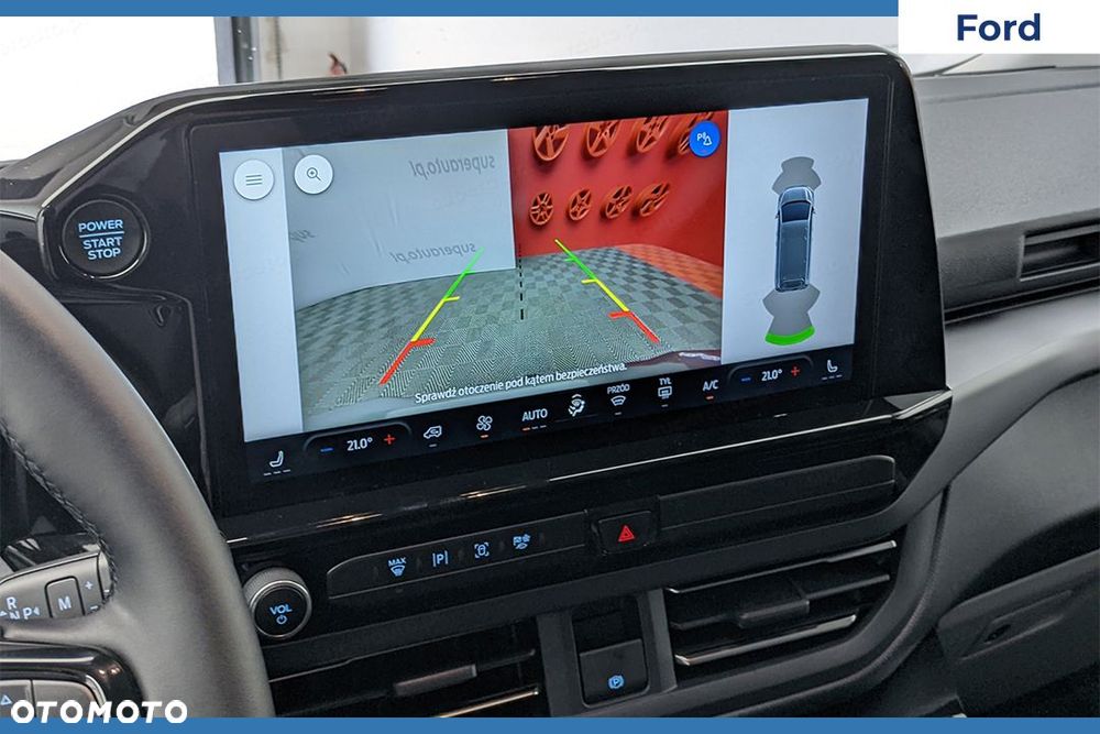 Ford Tourneo Custom - 12