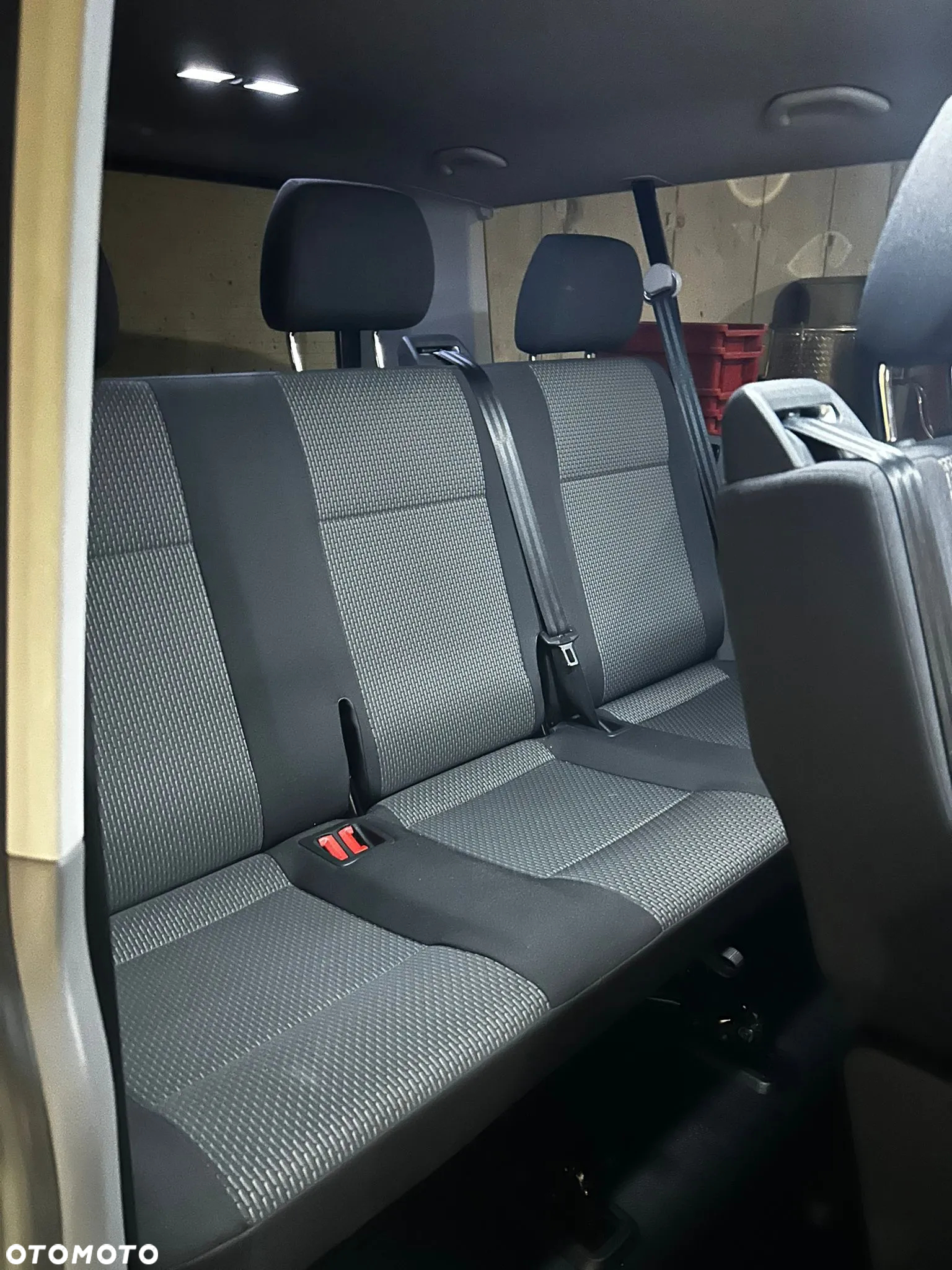 Volkswagen Caravelle - 16