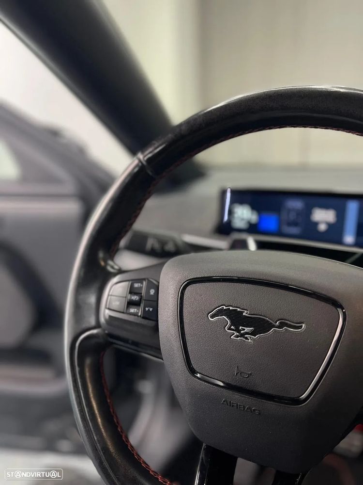 Ford Mustang Mach-E 75.7 kWh Premium AWD - 27