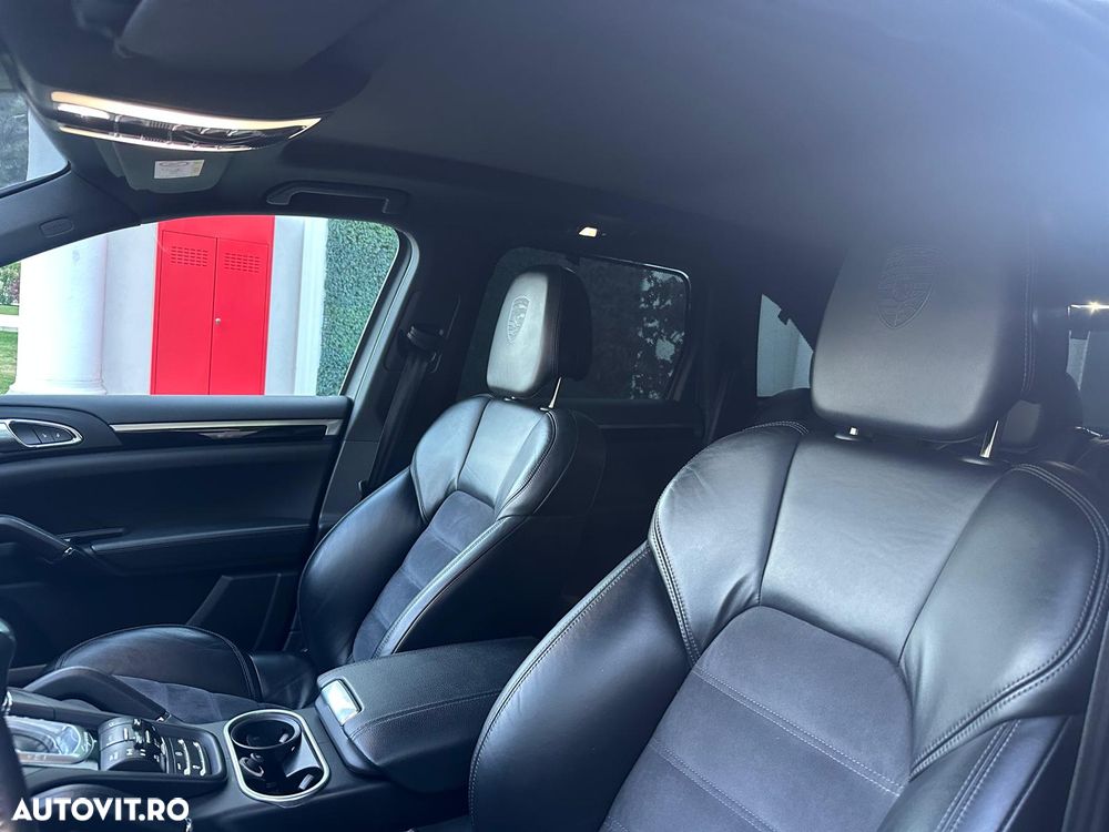 Porsche Cayenne Platinum Edition - 12