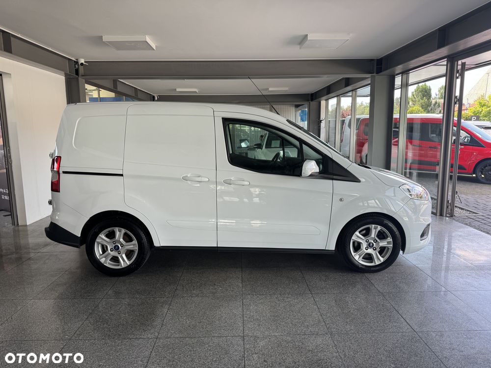 Ford Transit Courier - 15