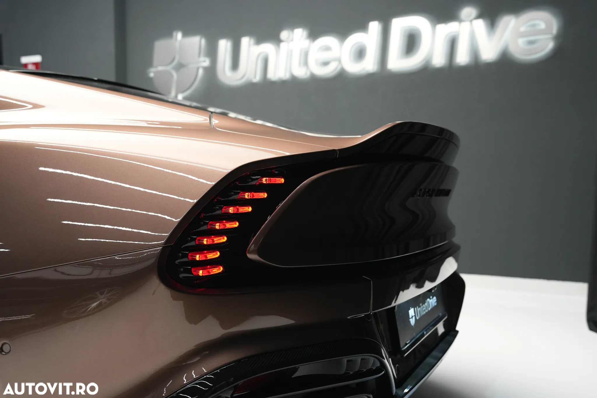 Aston Martin Vanquish - 13