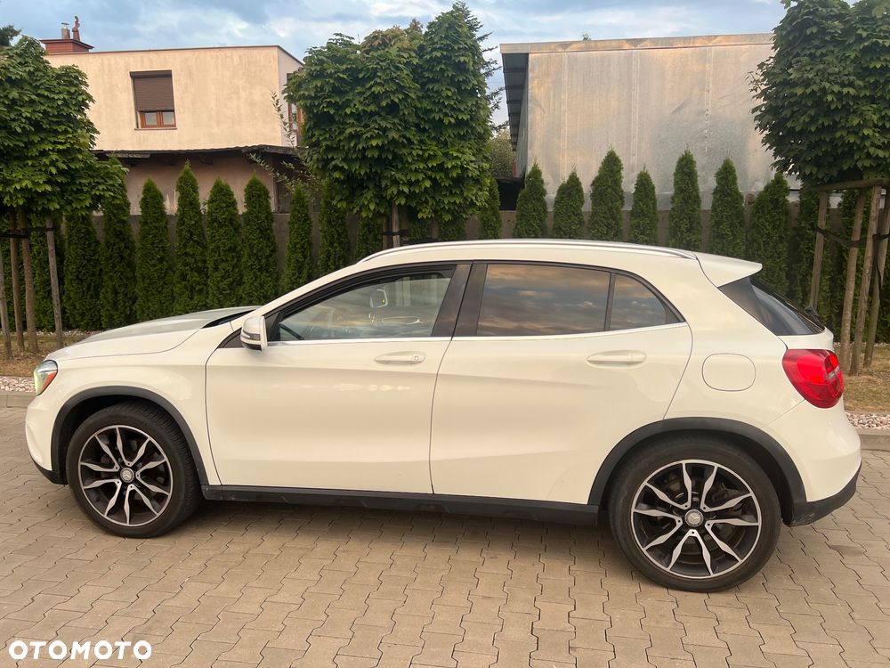 Mercedes-Benz GLA 250 4-Matic - 40