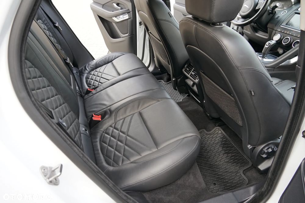 Jaguar E-Pace 2.0 i4D AWD HSE - 32