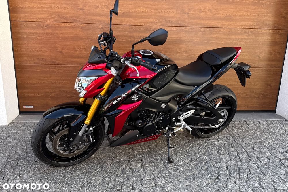 Suzuki GSX - 18