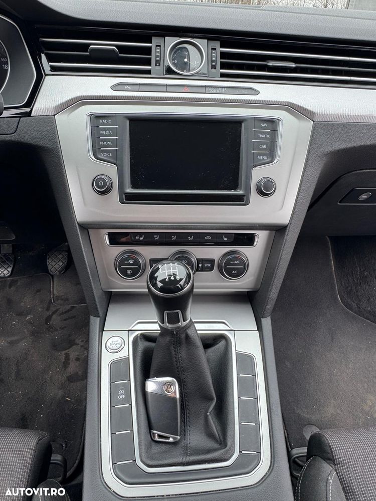 Volkswagen Passat 1.6 TDI Comfortline - 14