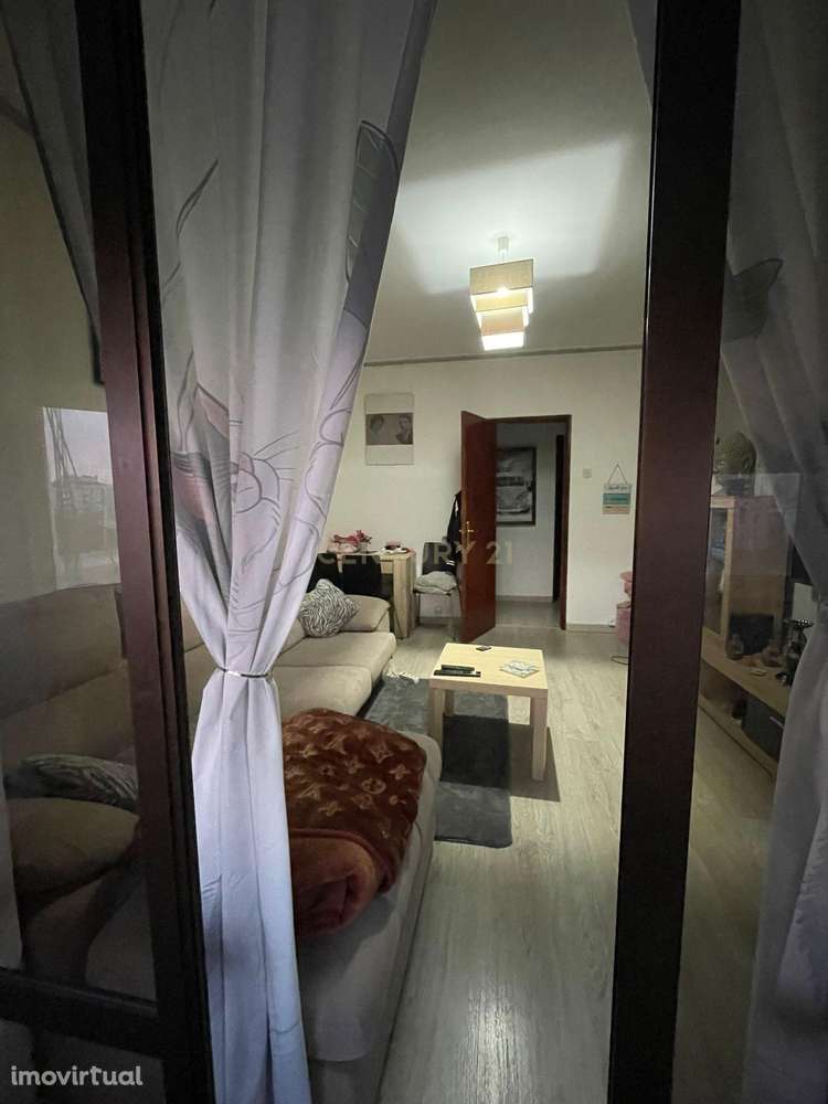 Apartamento T1 ( + 1) em Queluz com vista Panorâmica - Grande imagem: 3/23