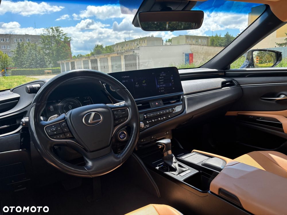 Lexus ES 300h Business Edition - 26