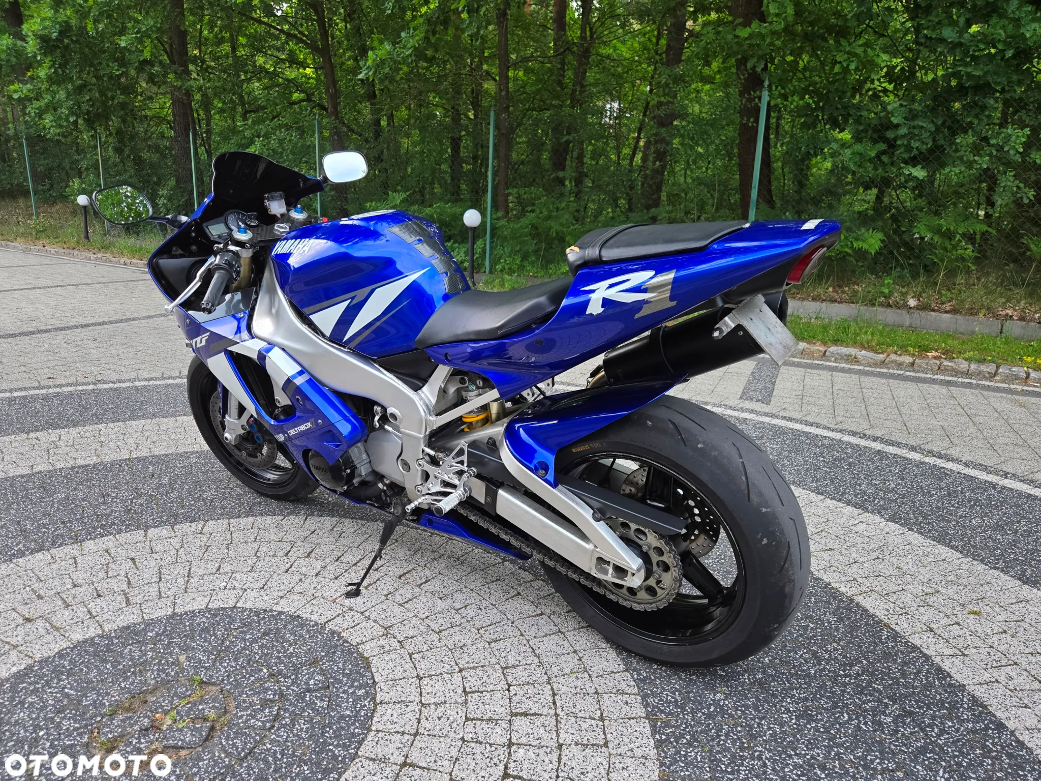 Yamaha R1 - 13