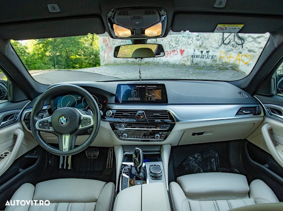 BMW Seria 5 530d xDrive AT - 12