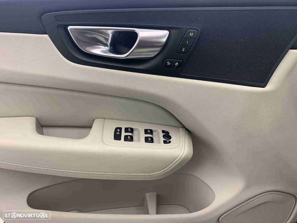 Volvo XC 60 2.0 T6 PHEV Plus Dark AWD - 14