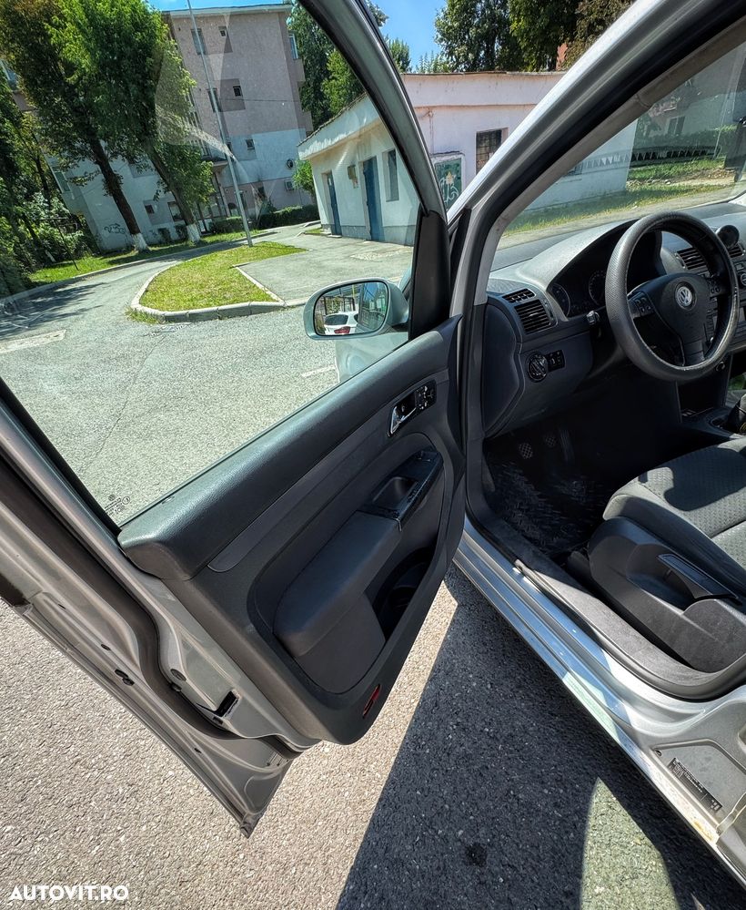 Volkswagen Touran 1.9TDI Highline - 9