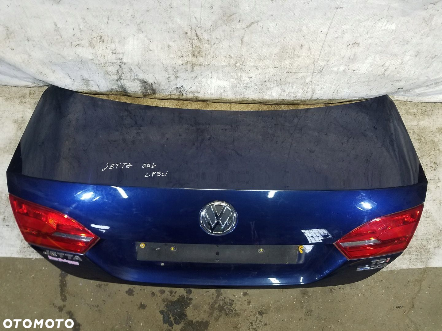KLAPA BAGAŻNIKA TYŁ VW JETTA VI KOD LP5W - 2
