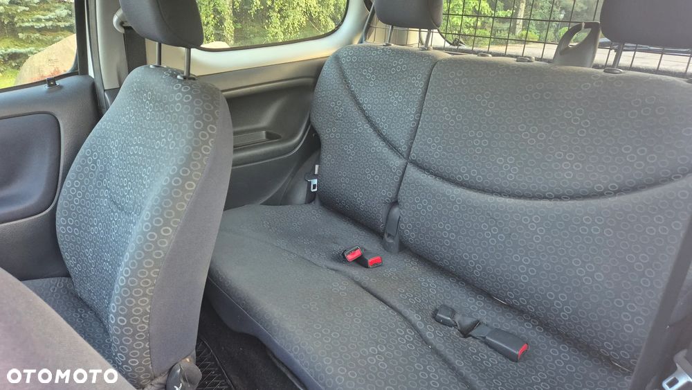 Toyota Yaris 1.0 Terra - 9