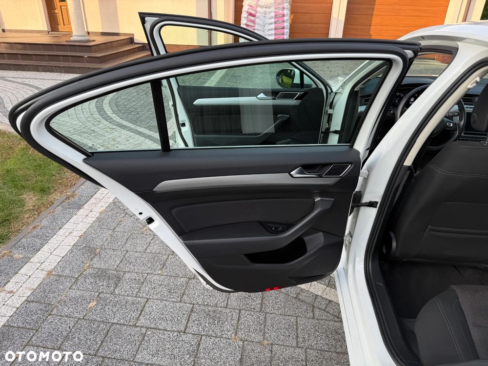 Volkswagen Passat - 19