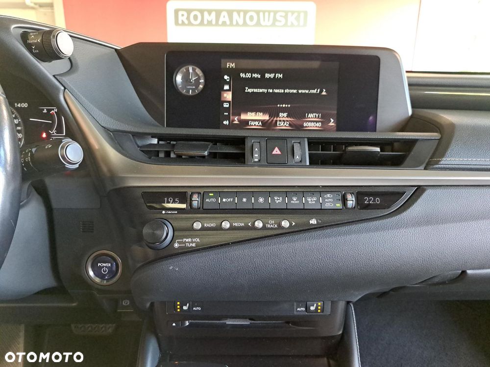 Lexus ES 300h Business Edition - 12