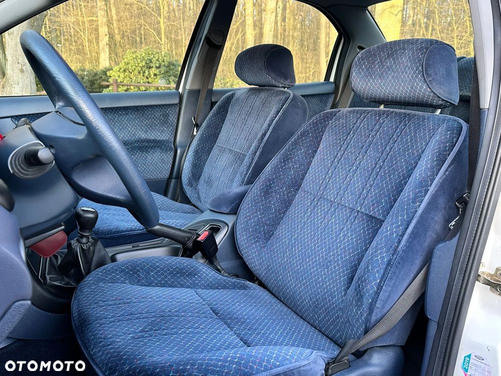 Ford Mondeo 1.6 CLX - 18