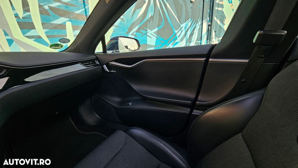 Tesla Model S - 19