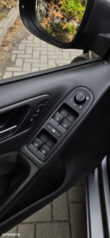 Volkswagen Golf 2.0 TDI DPF Comfortline 119 g - 26