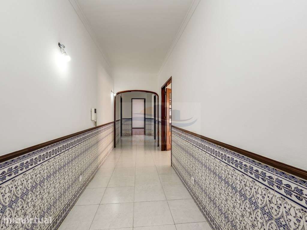 T3 em Massamá de excelentes áreas e em prédio com elevador - Grande imagem: 4/27