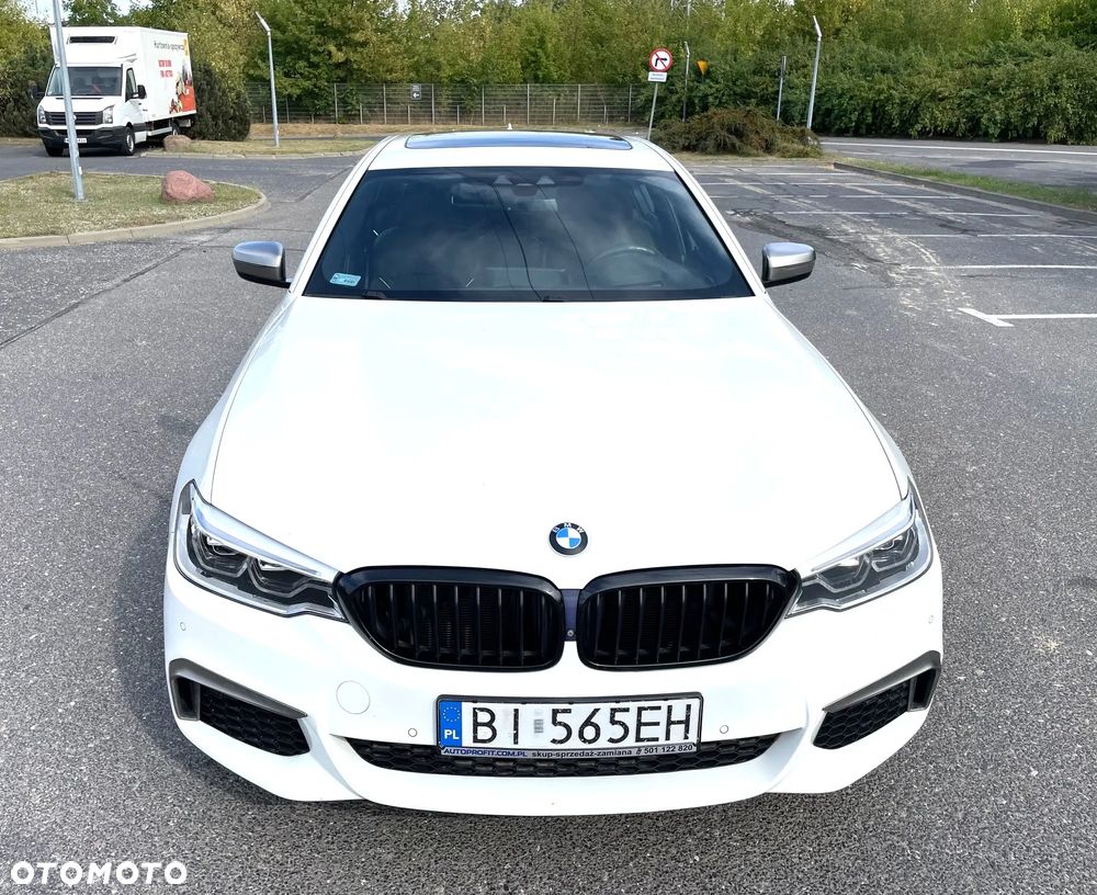 BMW Seria 5 M550i xDrive - 2