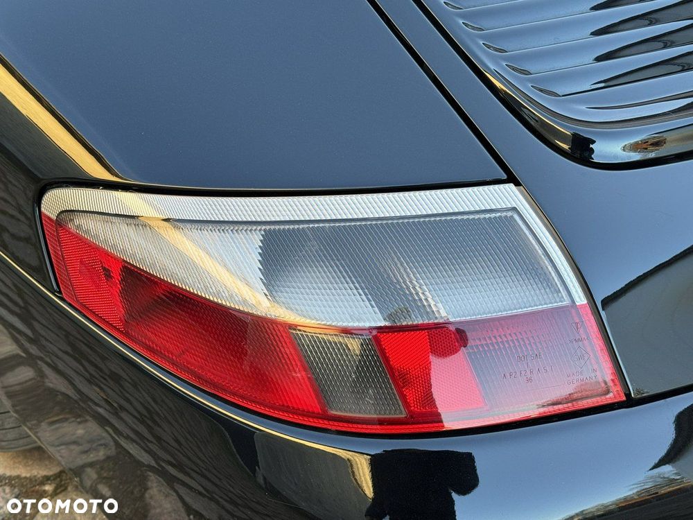 Porsche 911 Carrera 4 Cabrio - 28