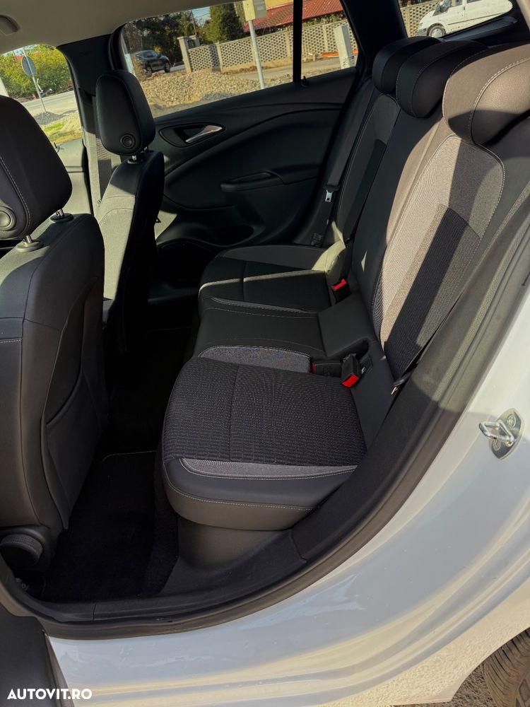 Opel Astra 1.5 D Start/Stop Sports Tourer Automatik 2020 - 10