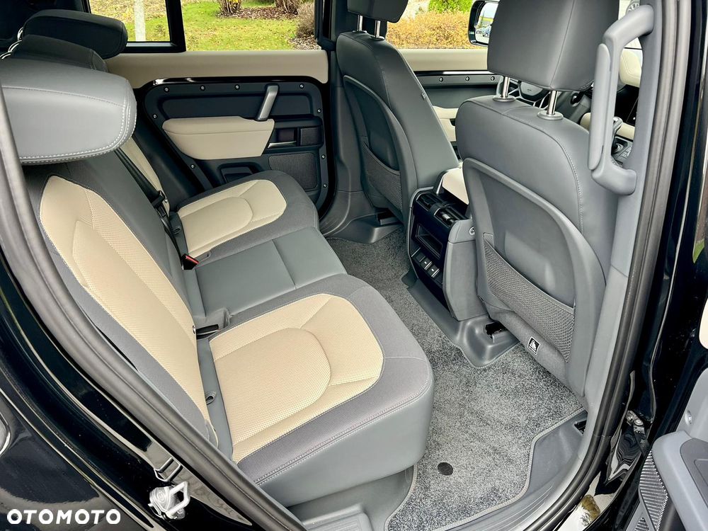 Land Rover Defender 3.0 D300 mHEV X-Dynamic SE - 22