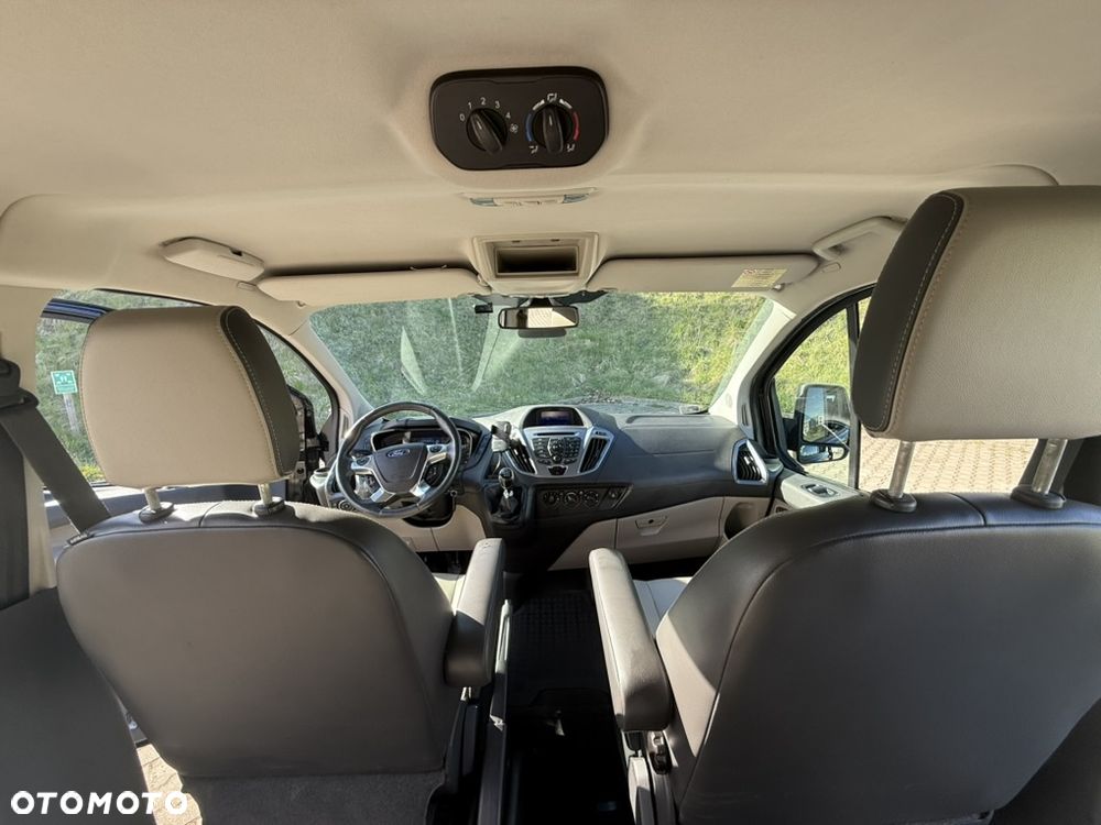 Ford Tourneo Custom - 15
