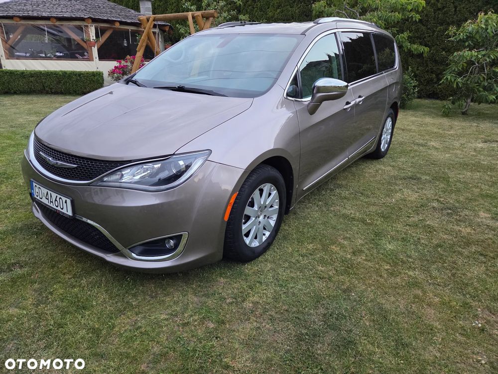 Chrysler Pacifica - 4