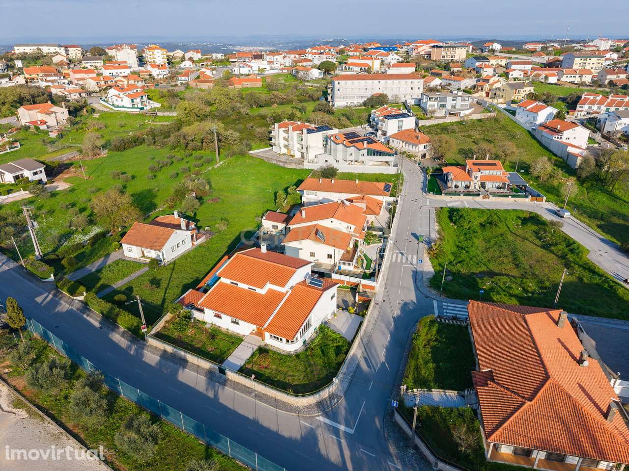 Espetacular Moradia T4 em Localização Central e Tranquila - Grande imagem: 2/56