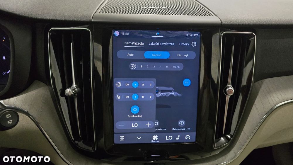 Volvo XC 60 B4 D Plus Dark - 25