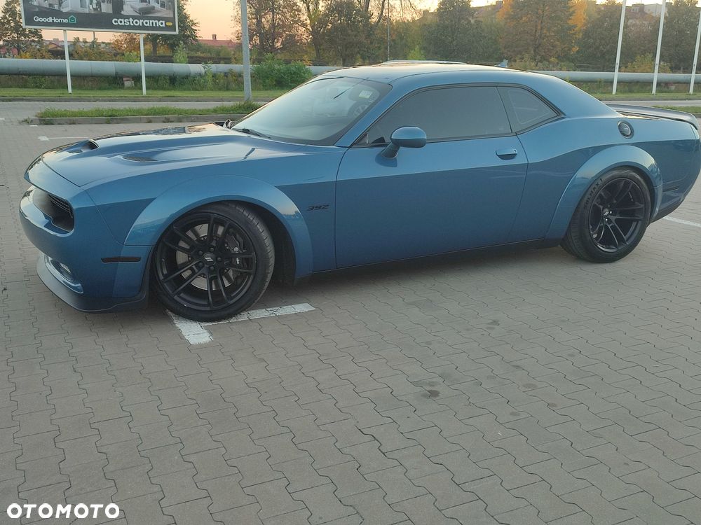 Dodge Challenger - 11