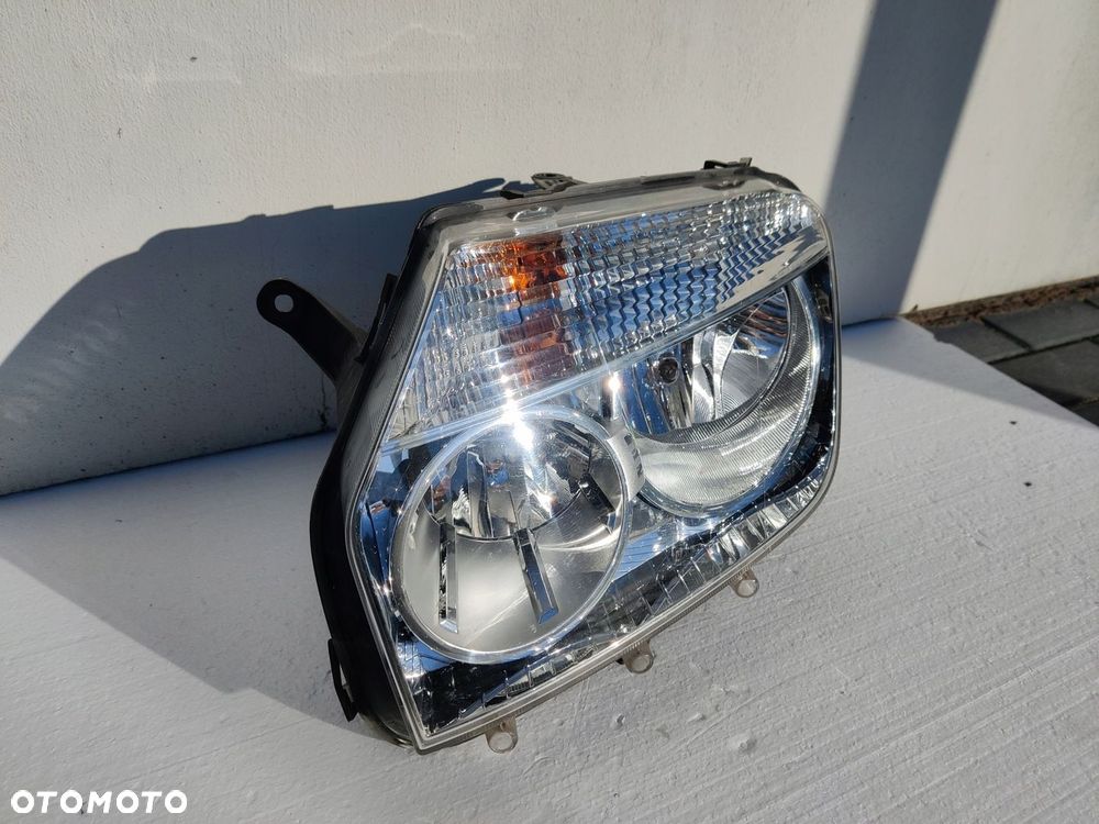 Lampa lewa Dacia Duster - 2