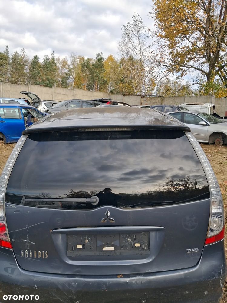 Mitsubishi grandis 06 klapa bagaznika A72A - 1