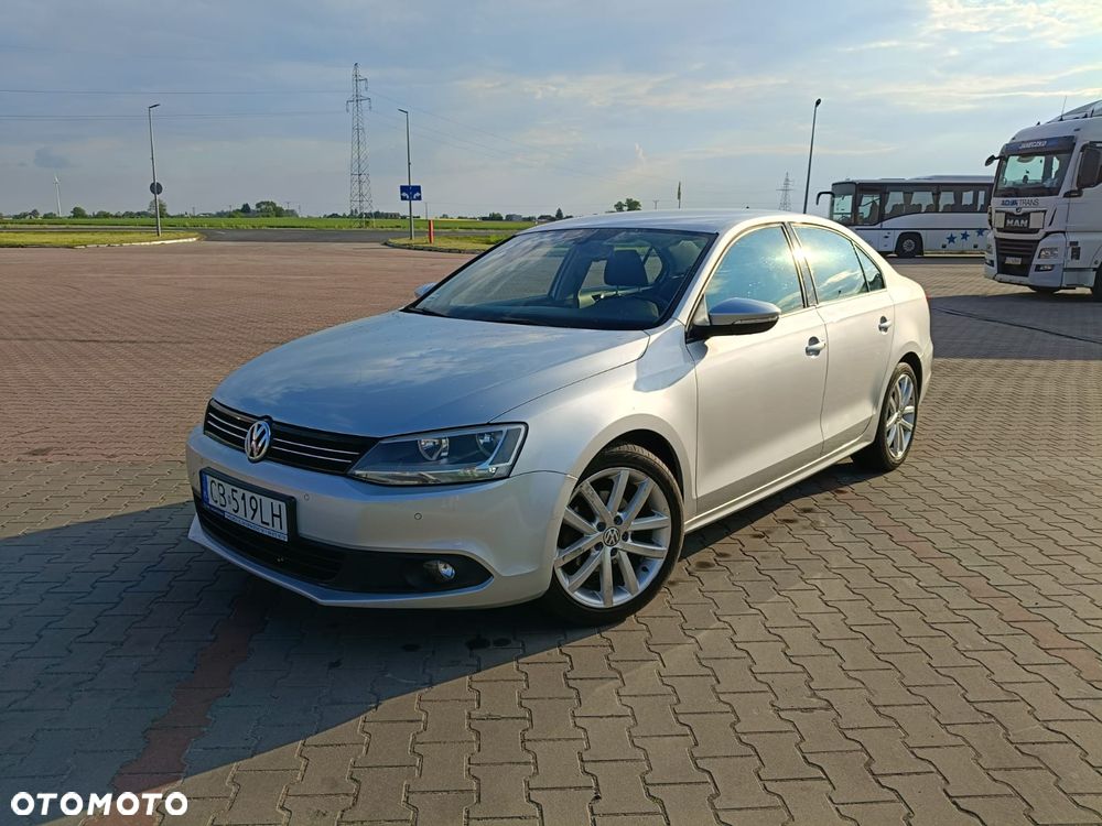 Volkswagen Jetta 1.2 TSI Comfortline - 1