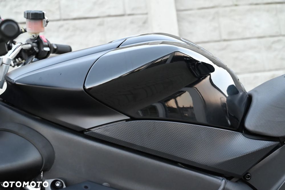 Yamaha R1 - 28