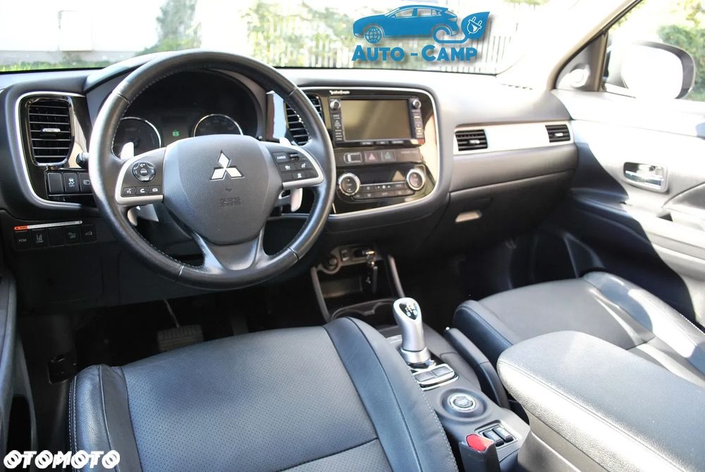 Mitsubishi Outlander Instyle NAVI + - 26