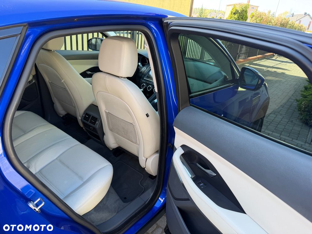 Jaguar E-Pace 2.0 i4D AWD R-Dynamic Chequered Flag - 18