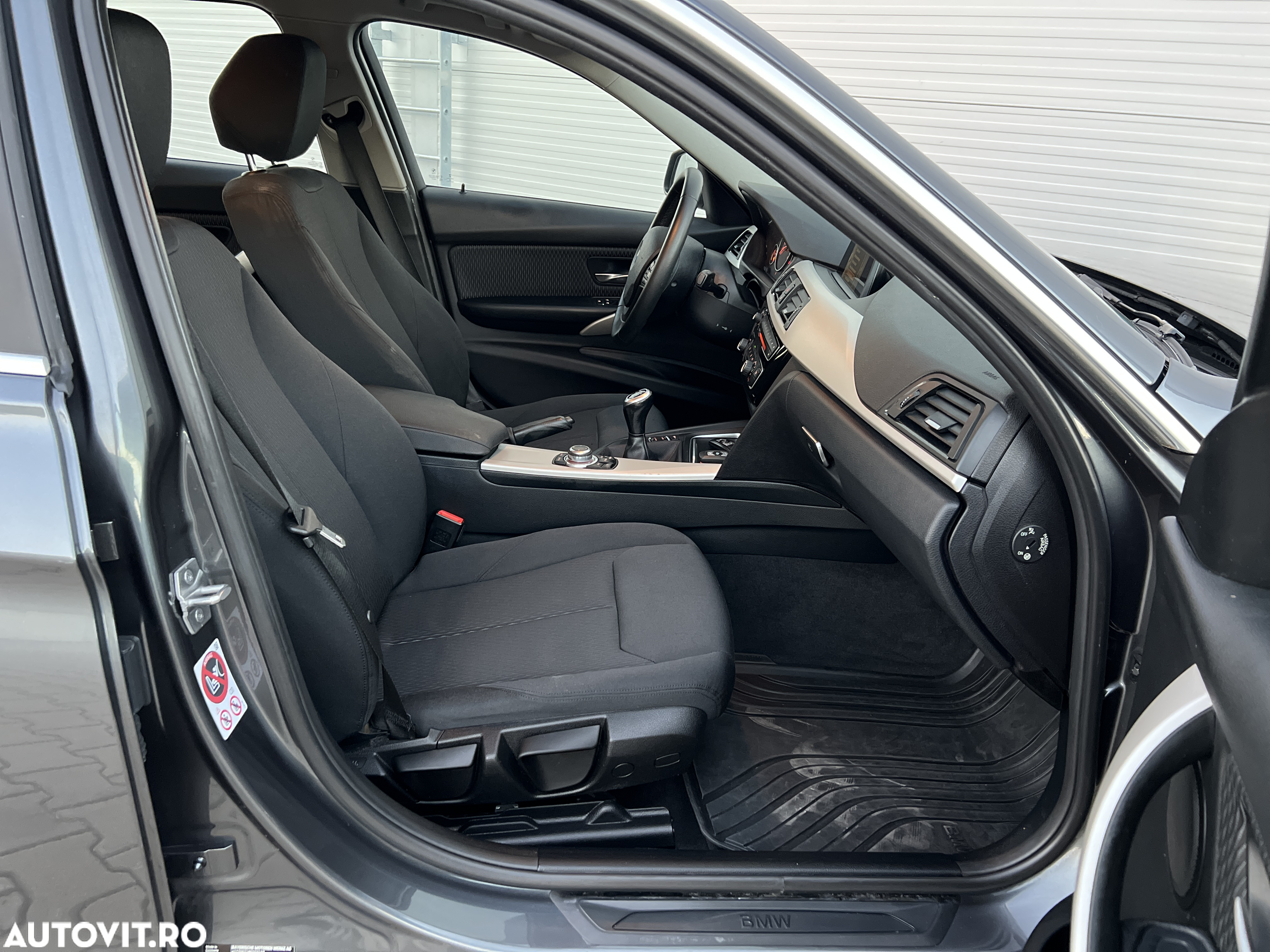 BMW Seria 3 318d Touring Advantage - 10
