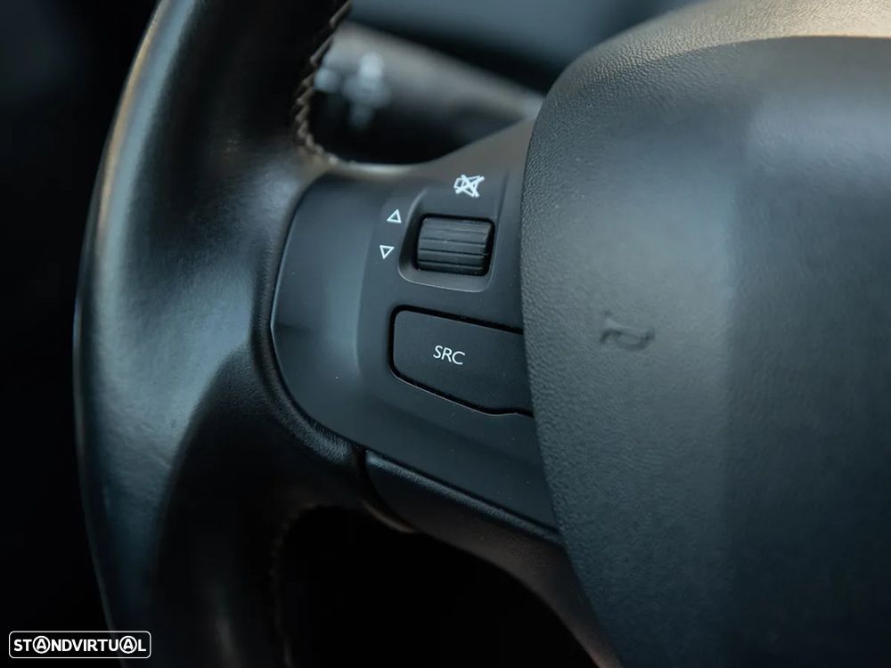 Peugeot 2008 1.2 PureTech Allure EAT6 - 21