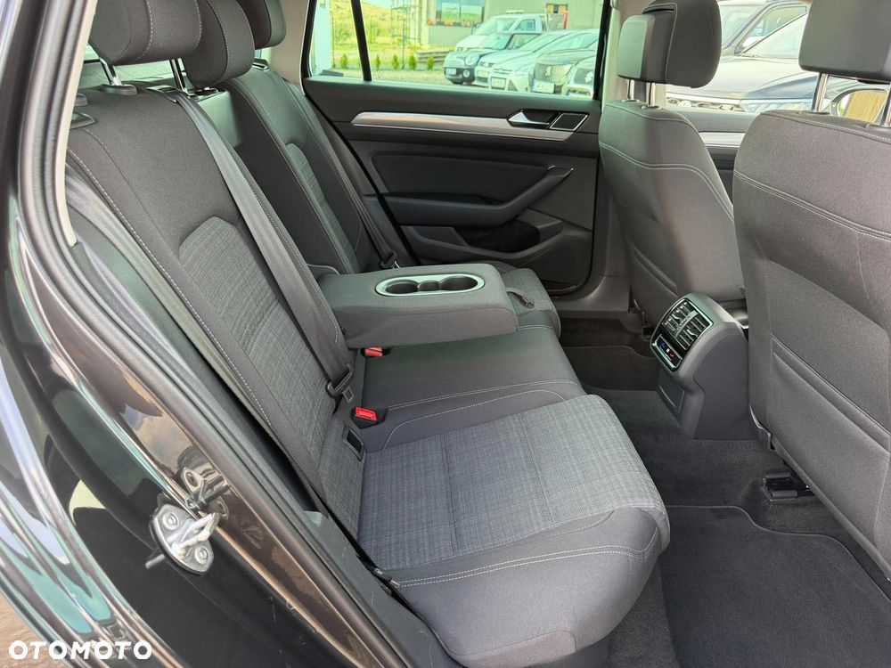 Volkswagen Passat - 29