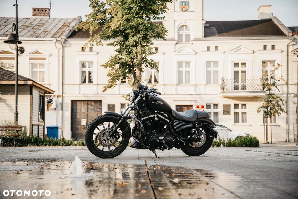 Harley-Davidson Sportster Iron 883 - 2
